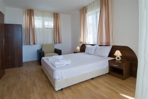 Aparthotel Lighthouse Светий Влас Екстер'єр фото